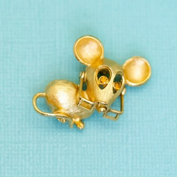 Vintage Gold Tone Yellow Rhinestone Eyes Mouse Brooch by Avon, E40 - Picture 1 of 2